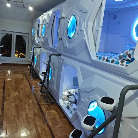 Beocean Capsule Hostel *